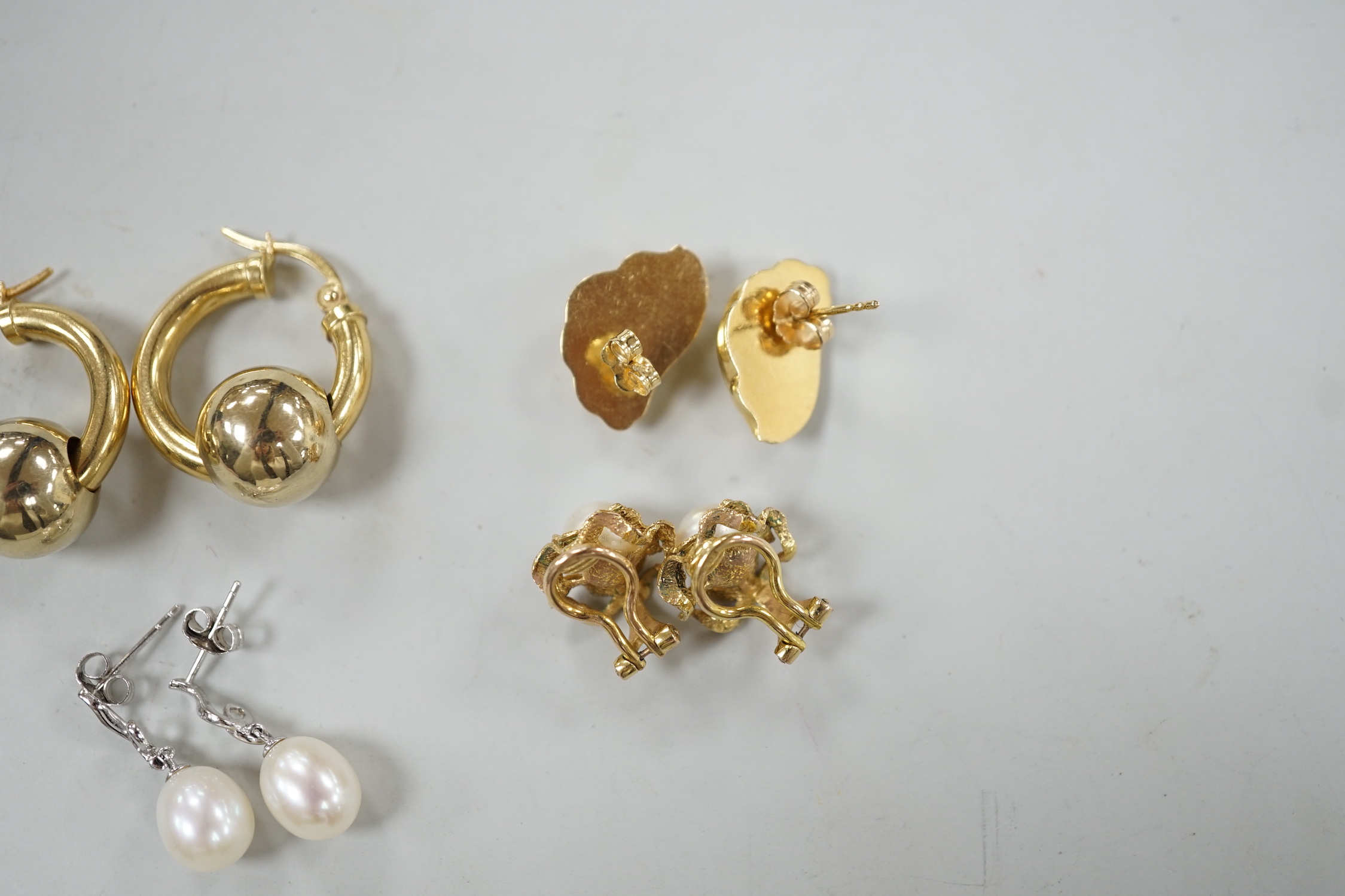 Two pairs of 750 yellow metal earrings, 12.6 grams and two pairs of 375 and cultured pearl set earrings, gross weight 7.2 grams.